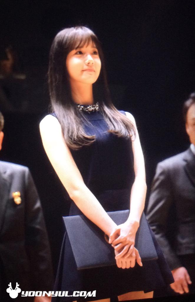 [PIC][03-03-2015]YoonA nhận giải "Best Taxpayers Presidential Award" và nhậm chức đại sứ cho "National Tax Service" vào hôm nay B_I-fJRUoAASMRs