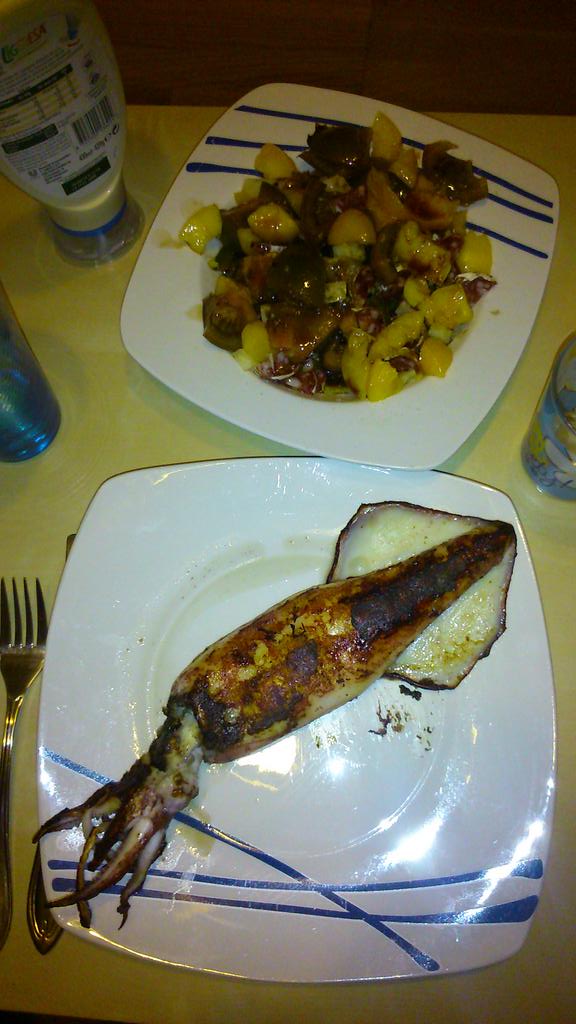 FaniMarPa's tweet photo. Cómo me cuida mi niña mientras trabajo en casa!!!!! @Monilota23 :) http://t.co/VOYXFn0KK2