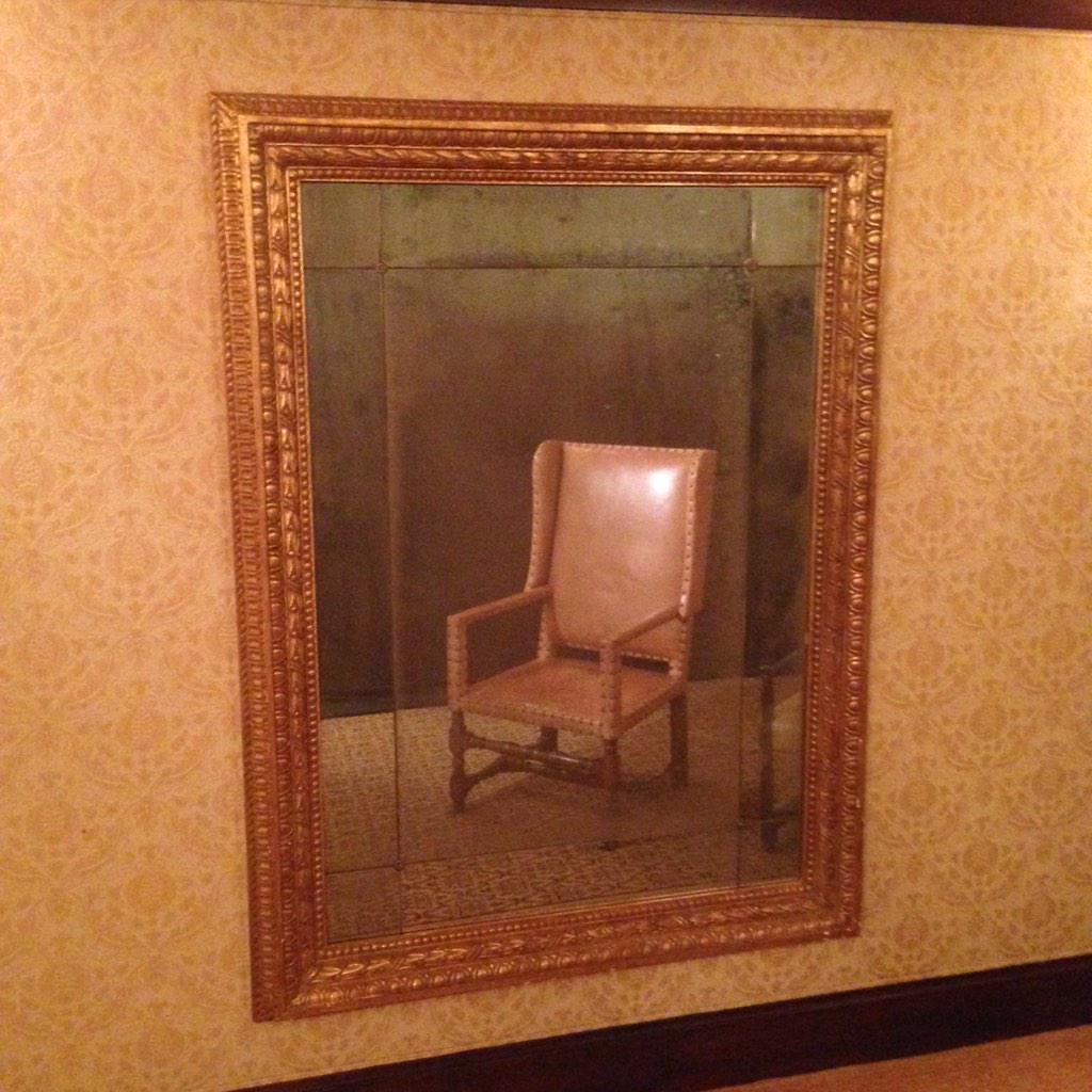 latimesjlc's tweet photo. Attempting a "girl-reflected-in-mirror" #celebrity #portrait today http://t.co/oBM9ovLHC9