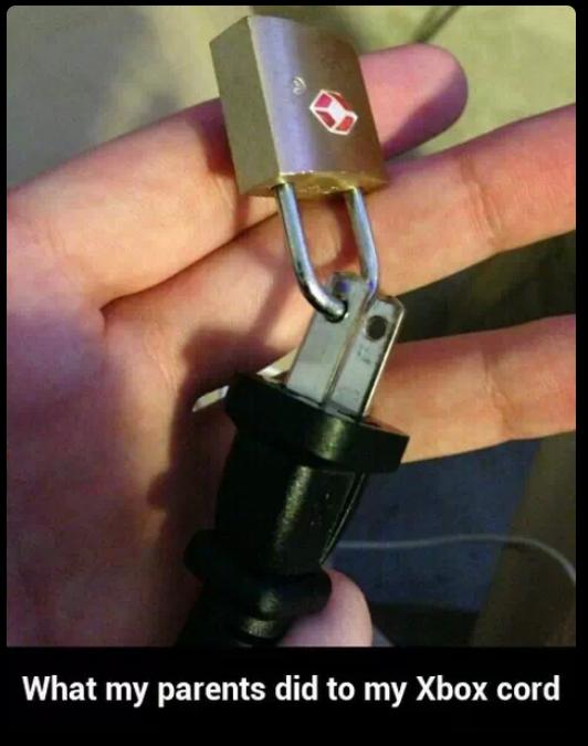 BruhThatsComedy's tweet image. Parents be having no chill...😰