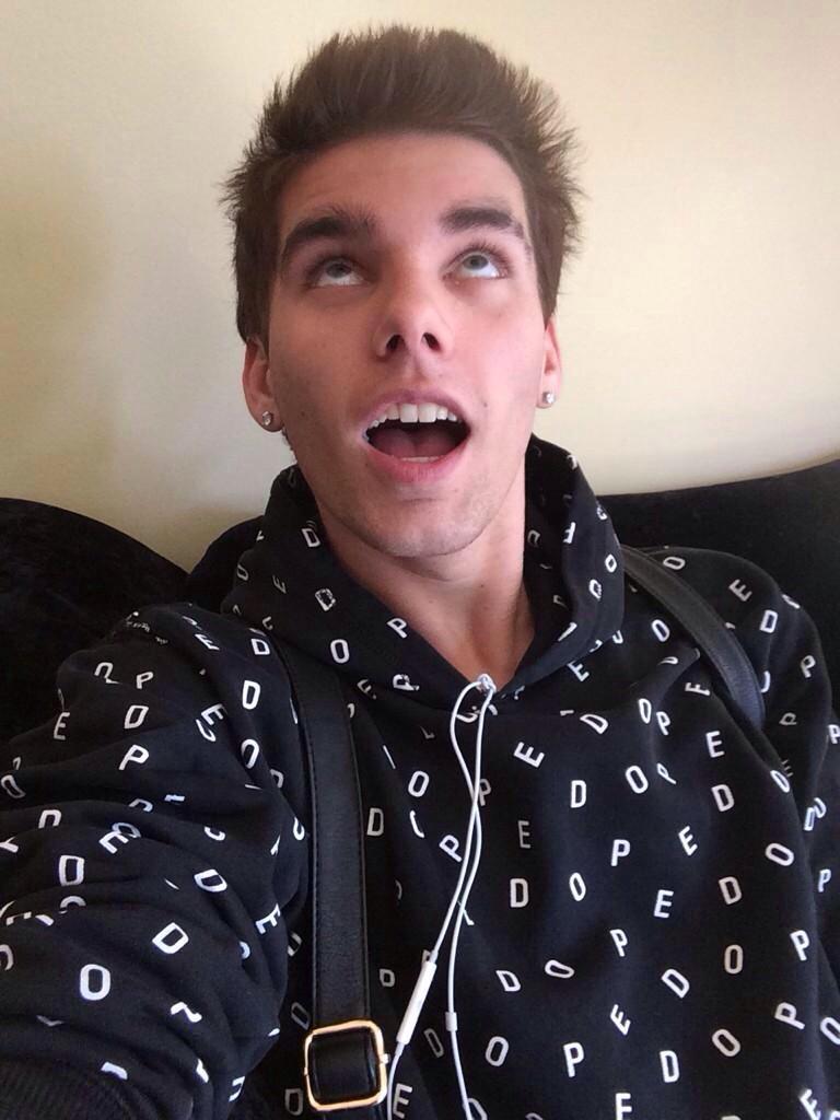 DyllanCrew tweet picture