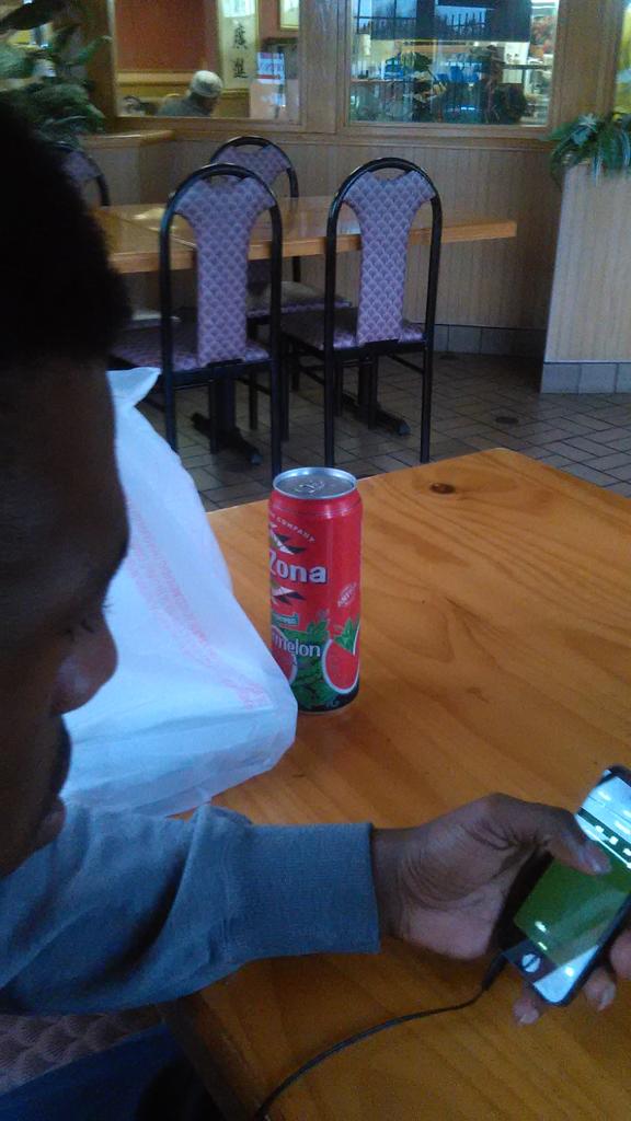 CapitalHolmes4L's tweet photo. Just Got Me Something To Eat Now Fina Go Get My Haircut 👌 http://t.co/WlqaGwbWR9