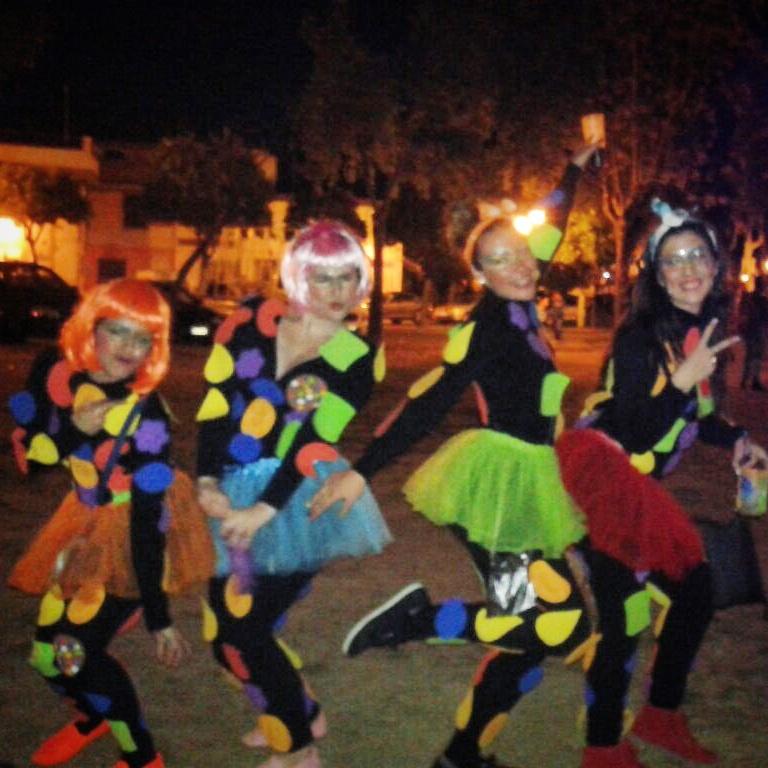 consomendoza's tweet photo. "@patriciamari15: Somos caramelitos 🎶🍬💃❤ @Agueda_Mm @petitamour29 @consomendoza http://t.co/lkfVjjlp9j"