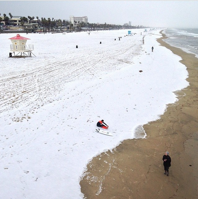 Surfer's tweet photo. Meanwhile in Huntington Beach, it's a snow day!

http://t.co/xZWSvwFDbP http://t.co/0qHsCdHKAC