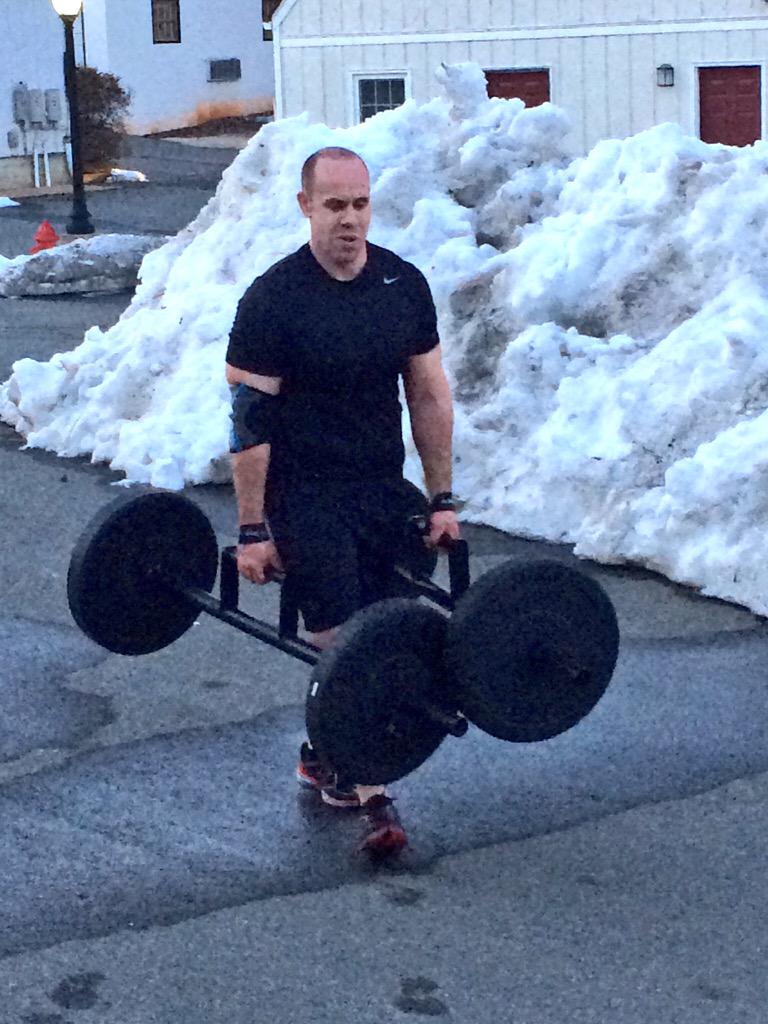 Primal_Tank's tweet photo. Warm weather...loud tunes...crushing workouts...#primalstrengthgym #gains #strength #gymlife #powerlifting #strongman http://t.co/jGDVGSsFq7