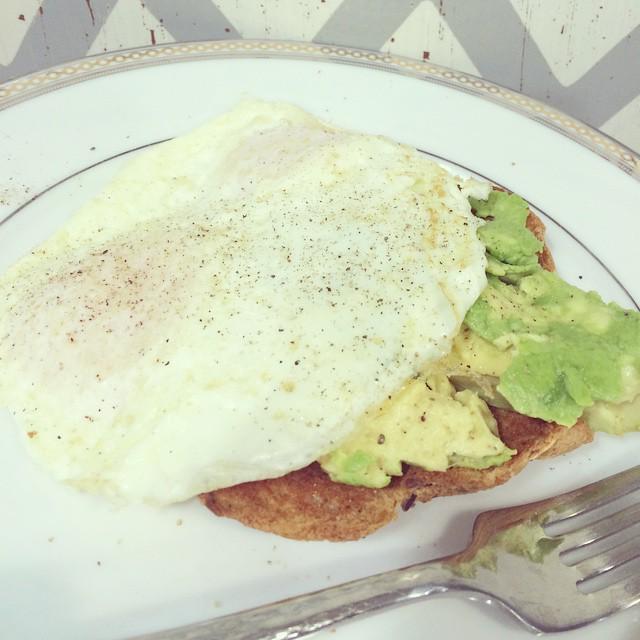 Djulye_'s tweet image. OMG! Yum👌#EggAvocadotostada but on #organic #nutbread  #healthysnack my #postworkoutmeal #postworkout Perfect #brea…