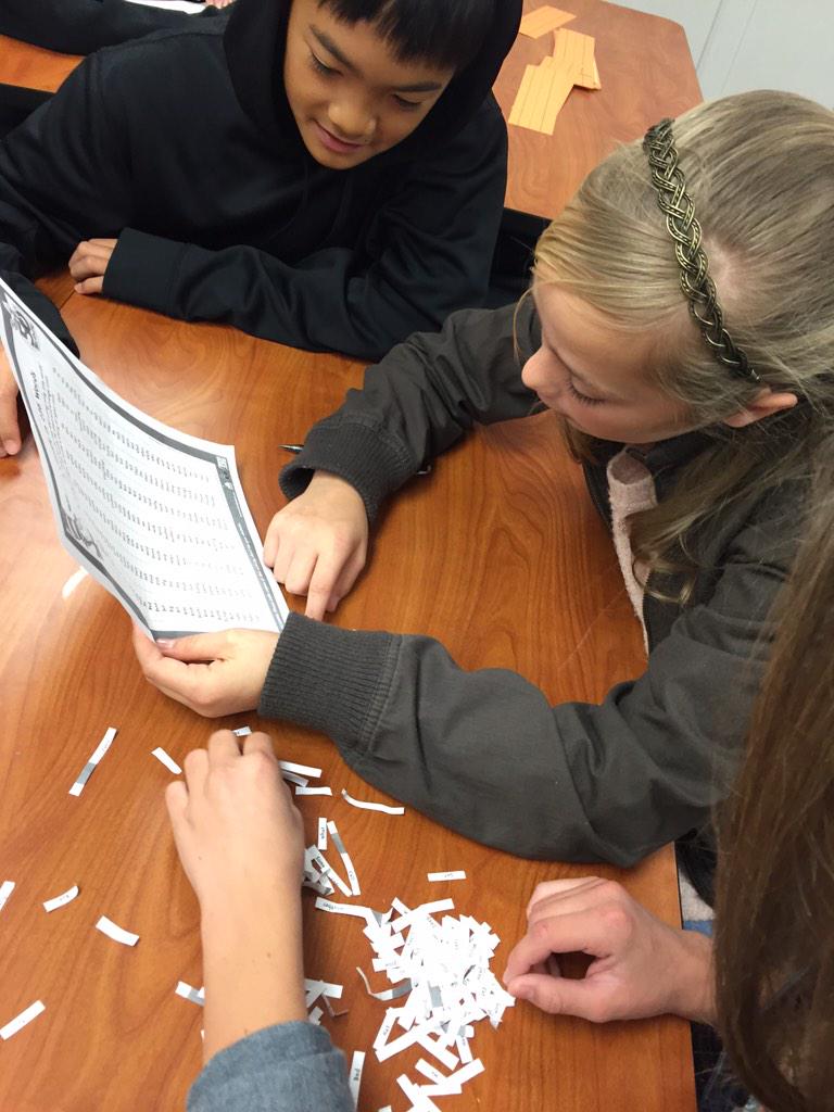 MrsBerglund33's tweet photo. Happy #DrSeussDay! Students trying to recreate a story using the 236 words from #thecatandthehat http://t.co/bWPhFeRvVJ