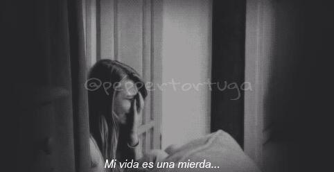 peppertortuga's tweet photo. —Eres fea.  
—Me da igual.    
—Eres gorda.
—Me da igual.
—Eres tonta.
—Me da igual

Esa persona, al llegar a casa.. http://t.co/gl7JlJmUDZ