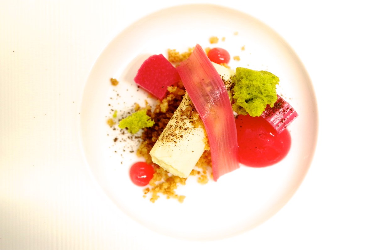 lokiart307's tweet photo. rhubarb and custard http://t.co/70lBgcSCRU