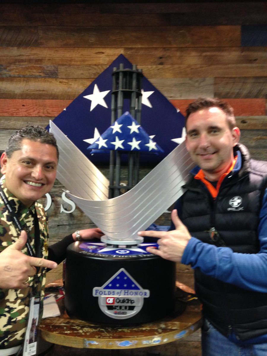 OurHeroDave's tweet photo. Great to see @MajorEdPulido at the @FoldsofHonor @QuikTrip 500! #NASCAR #FOHQT500 #OurHeroDave #ProudPatriots http://t.co/5qRkcNJrnc