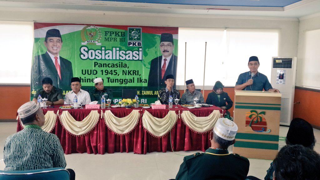 Zairullah_ZA's tweet photo. Senang rasanya, Anggota DPRD Prop dan DPRD Kab dari PKB turut sosialisasikan Empat Pilar MPR RI @BeritaPKB #Reses http://t.co/Wyrskmwnfh