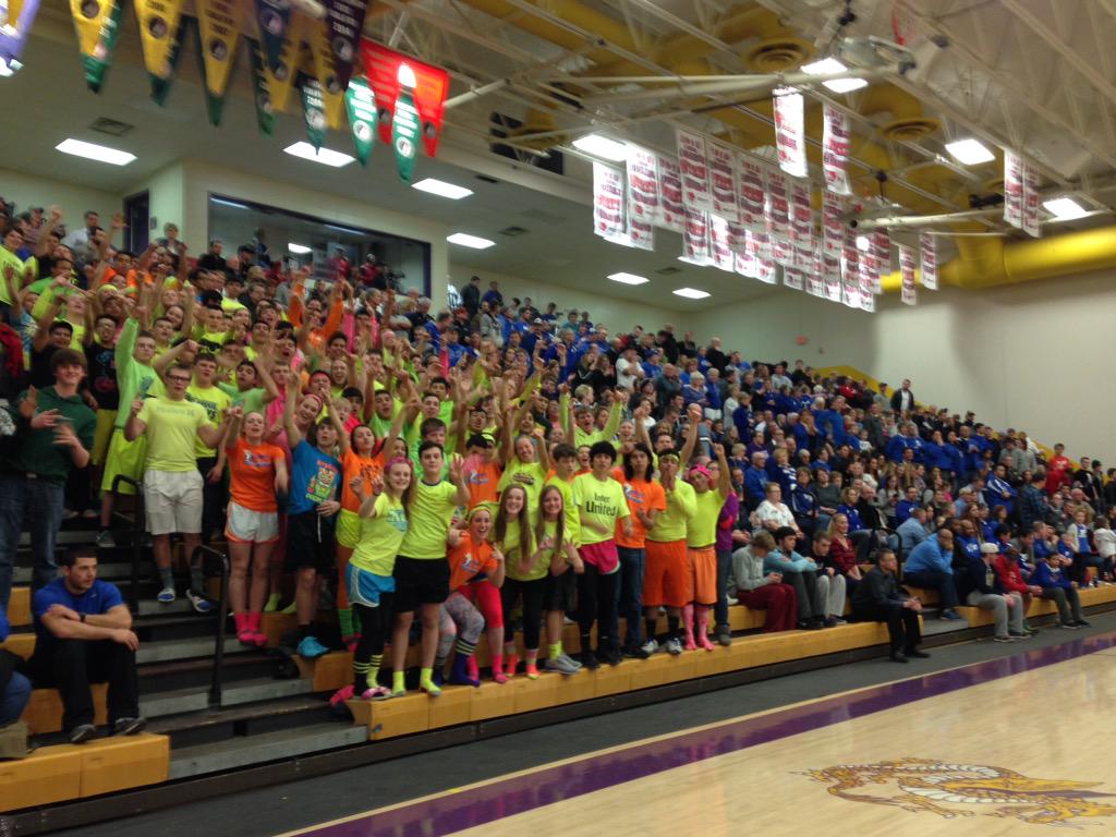 Erica_10old's tweet photo. Wouldn't trade my school or this community for the world💙 #BluejayNation #BangBlue http://t.co/h5t5ctuGKI