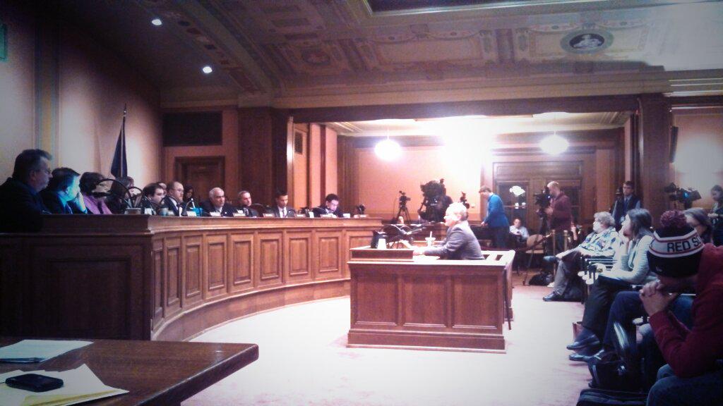 On major bills like this, there ought to be an executive session, that's how democracy works #RTW #WrongforWI