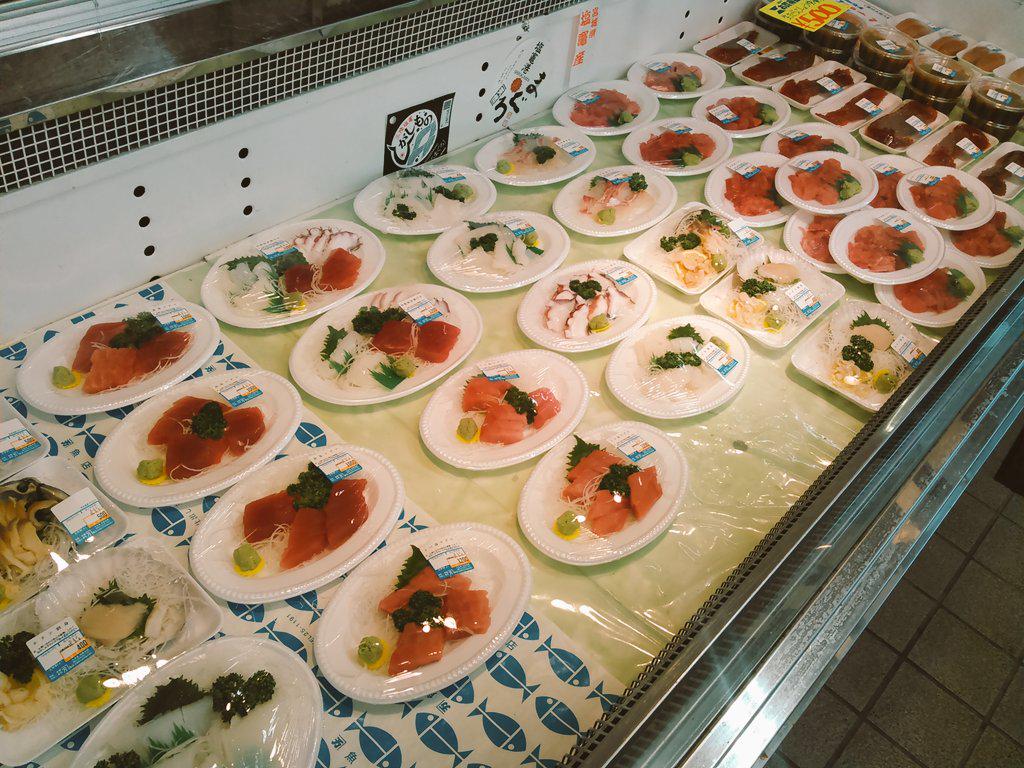 有 カネマン魚店 こんにちは 白石市のカネマン魚店です 今日のおすすめは コロッケ むきえびカツ 鰈 フライ うるいの煮物 いなり寿司 イカと大根の煮物 いかキムチ 野菜とひき肉のオムレツ 赤魚の煮魚 焼き魚各種 お刺身各種などです Http