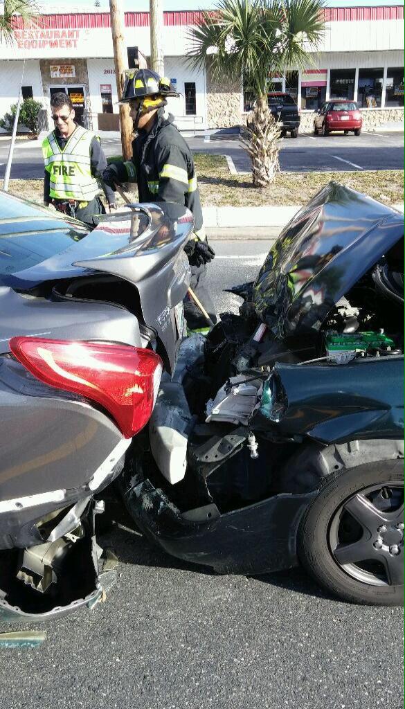 mandatomlinson1's tweet photo. Was in a car crash. Hit a stopped car at 45-50 mphs. I was the passenger and my sister was driving. We are all ok. http://t.co/FfLCWZKSoo