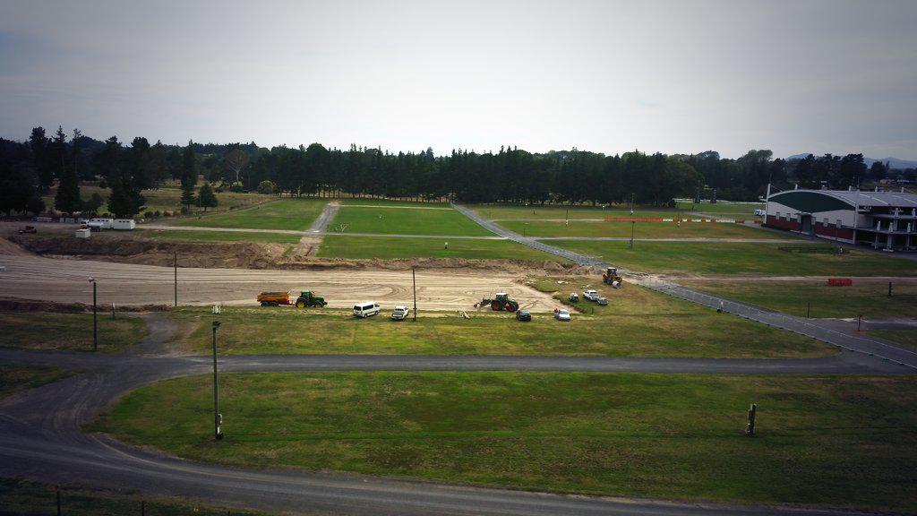 Griff_Clarke's tweet photo. Was at @FieldaysNZIntl today. Had a look and a chat about the big earthmoving project which is underway. #agchatnz http://t.co/CD7L5Eq2o5
