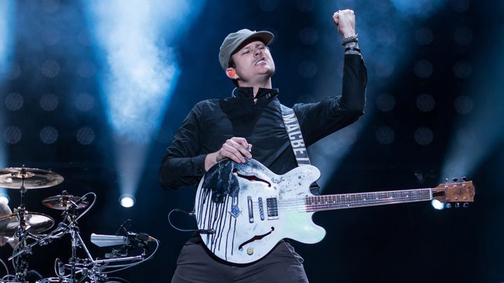 Stars demos. Tom DELONGE 2015. Blink 182 гитарист. To the Stars Tom DELONGE. Tom DELONGE 27 years.