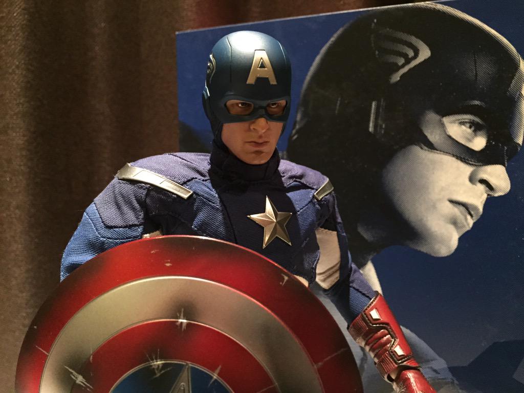 ট ইট র 有村昆 映画コメンテーター ホットトイズのムービーマスターピース アベンジャーズ キャプテンアメリカ も手に入れました 30箇所稼働するからポーズも自由自在 鼻血が出るほどかっこいいしリアル シールドもダメージバージョンがいいね いずみんは