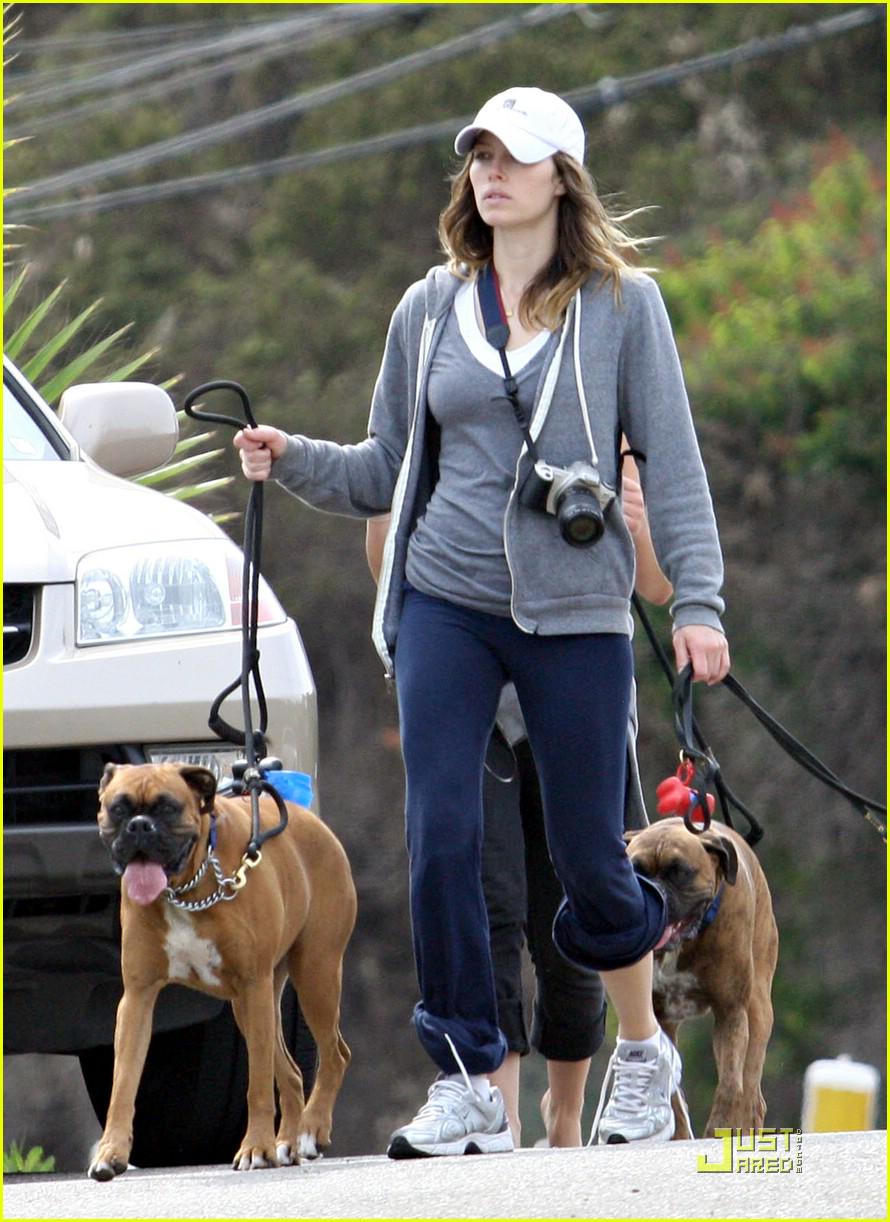 Happy 33rd Birthday today\s über-cool celebrity with an über-cool camera: JESSICA BIEL 