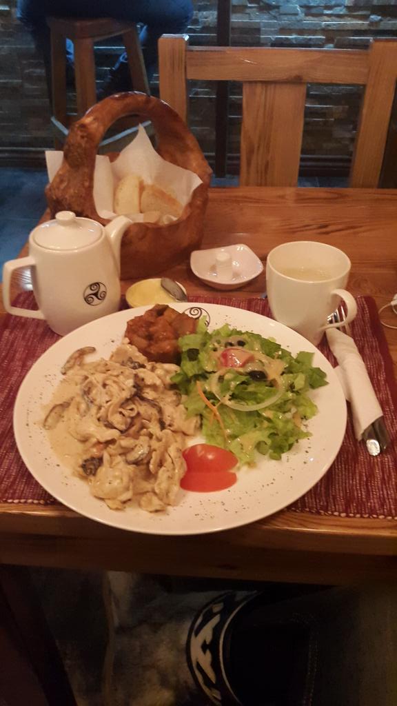 M_Hishigee's tweet photo. Cream chicken slice #letriskell http://t.co/n8JkQL1zb0