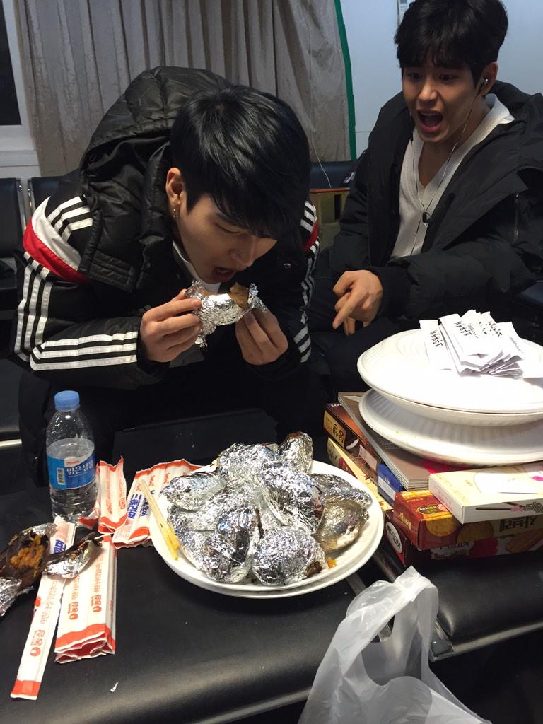 kyuzizi's tweet image. 후유증으로 주식이 바뀐 우현이.. 힘내..ㅋㅋㅋㅋㅋㅋㅋㅋㅋㅋㅋㅋㅋㅋㅋㅋㅋㅋ