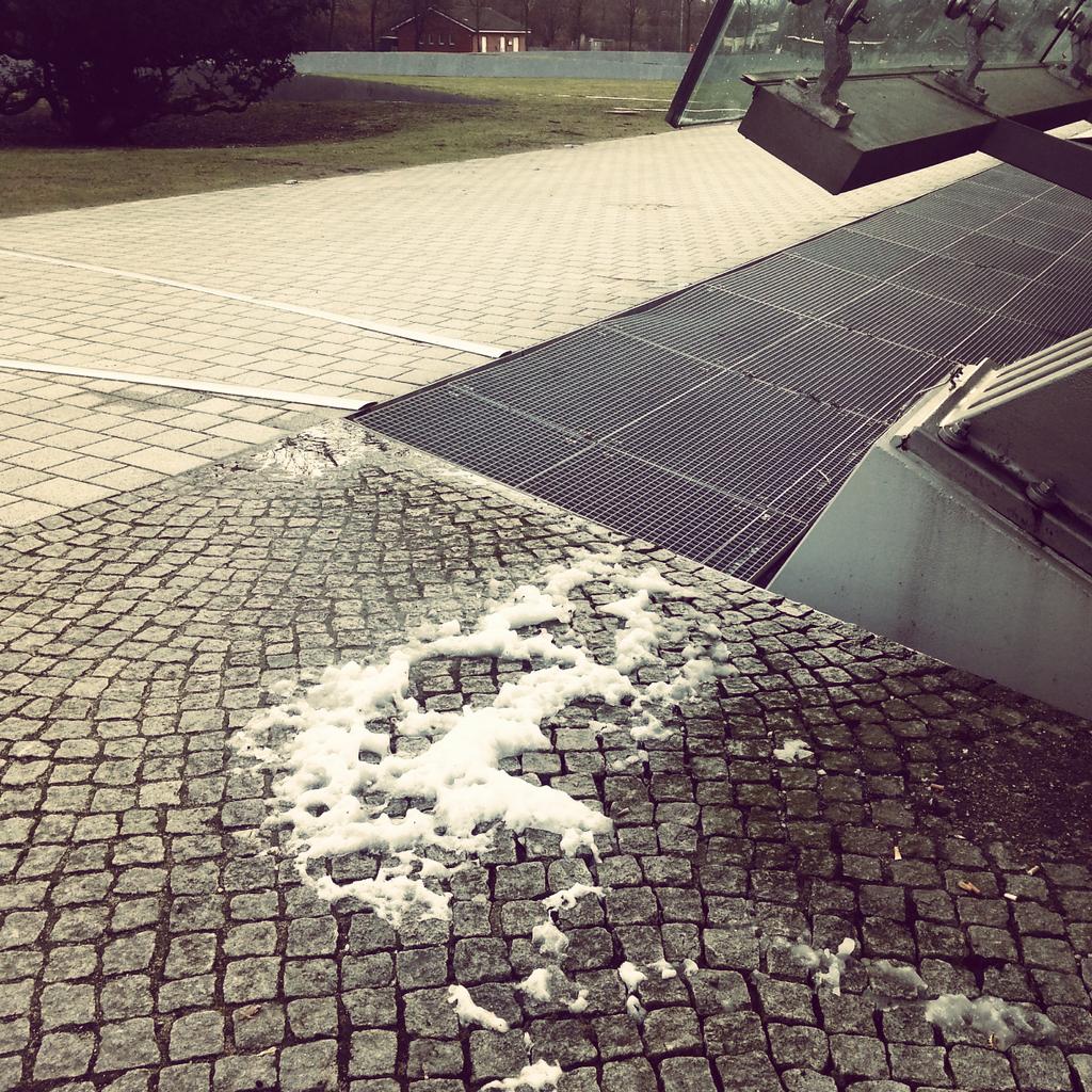 Chevalieblog's tweet image. Kaum bin ich mal drei Tage weg, da liegt in Hamburg auch endlich mal Schnee... 😂