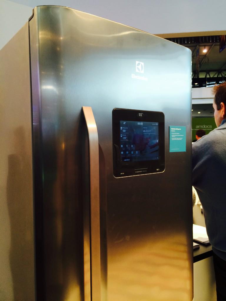 anasofiacald's tweet image. Internet of everything in world mobile congress #WMC15 #DAT5