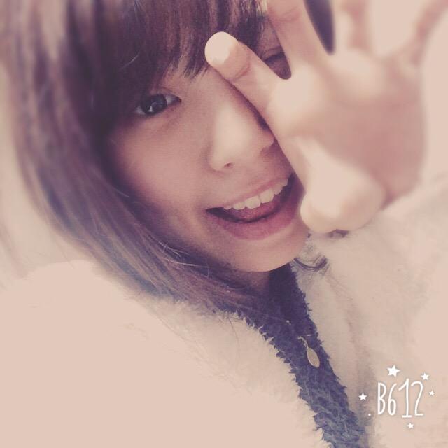 昨日ねー、 髪の毛バッサリ切ったねん♡笑 似合う〜？ http://t.co/atOEsirtrG<a href="/tag/%E6%98%A5"class="tags"><span>#春</span></a><a href="/tag/imvery"class="tags"><span>#imvery</span></a><a href="/tag/%E5%A5%B3%E5%AD%90%E3%82%B3%E3%83%BC%E3%83%87"class="tags"><span>#女子コーデ</span></a><a href="/tag/%E3%82%B3%E3%83%B3%E3%82%B5%E3%83%BC%E3%83%88%E8%A1%8C%E3%81%8F%E3%81%B9"class="tags"><span>#コンサート行くべ</span></a>
