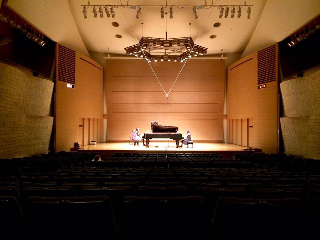 上村文乃 ゲネプロ中 安宅薫先生と 高橋多佳子先生のピアノで 池辺先生の新曲を この津田ホールが無くなってしまうのは本当に残念です 本日19時から Http T Co Lczsokqi9a