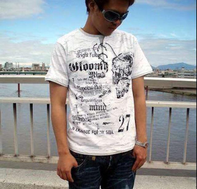 せぐめん V Twitter 男の三大ダサい服 1 ズボンの裾折り曲げたらチェック 2 Vネックを紐で繋げてるtシャツ 3 舌でてるやつ Http T Co Wd5eqygdmq