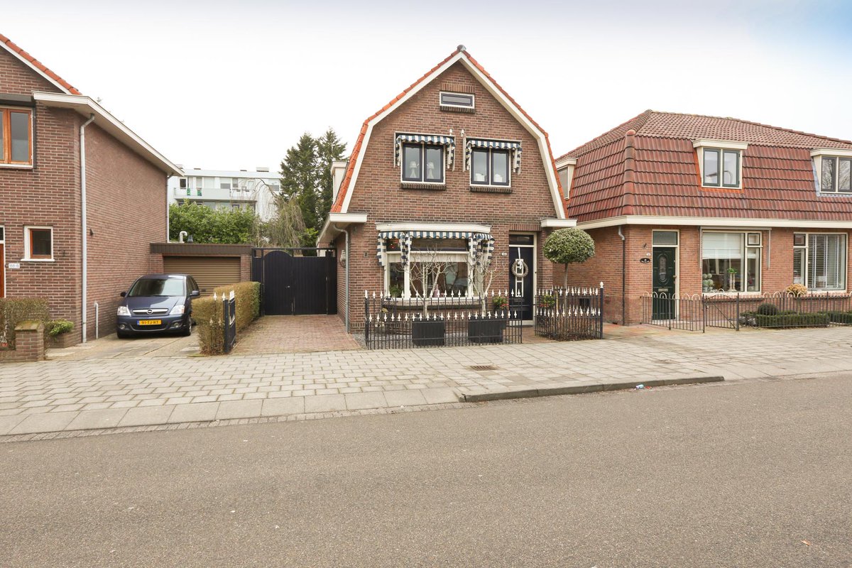 DeltaMakelaars's tweet photo. BAM! Nog maar enkele dagen op de markt en nu al verkocht o.v.f. Willemstraat 118A te Ridderkerk. http://t.co/v6RwZOk69V