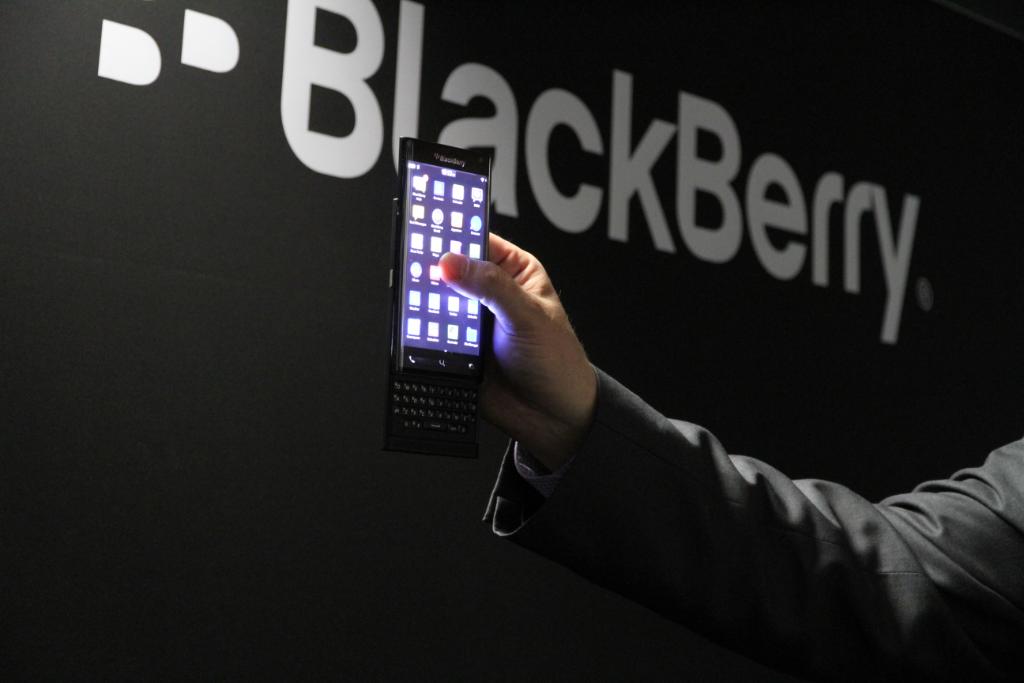 Predstaveny BlackBerry Passport