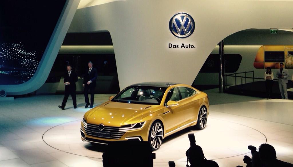 VW_es's tweet photo. Os presentamos el #VWSportCoupeConceptGTE ¿Qué os parece? #GIMS http://t.co/8GmrnvyIbe