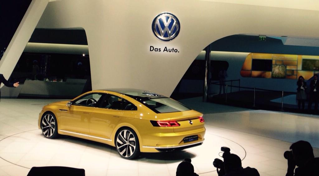 VW_es's tweet photo. Os presentamos el #VWSportCoupeConceptGTE ¿Qué os parece? #GIMS http://t.co/8GmrnvyIbe