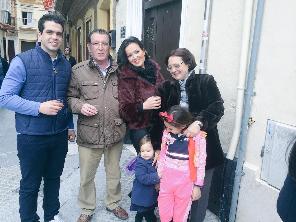 RocioCastejon's tweet photo. Hoy mi tweet va xa está foto! Xa lo mejor q tengo! X el barrio de la viña @luisitocastejon @luiscastejonB os adoro!😘 http://t.co/P3IQxO4DHX