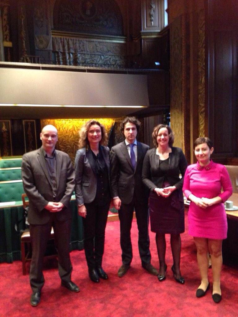 Klaar voor behandeling 1e Kamer laatste punt roze stembusakkoord 'enkele feit' homoseksualiteit is geen ontslaggrond!