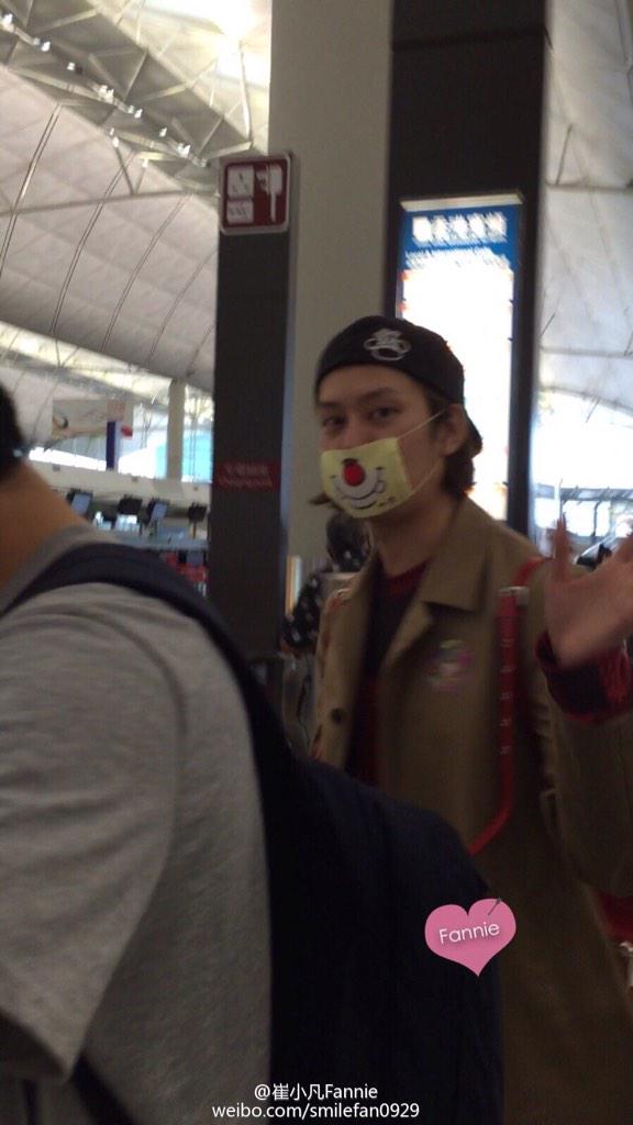 sjkmheenim's tweet photo. 150303 Heechul @ Hong Kong airport cr:崔小凡Fannie โบกมือให้ด้วยยยยยยยย http://t.co/hqiM4n7o9b