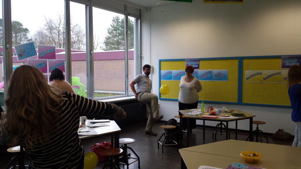 #cooperativestructures day 2, teachers  enjoying balloon bounce!  @KaganOnline  #kaganbelgium