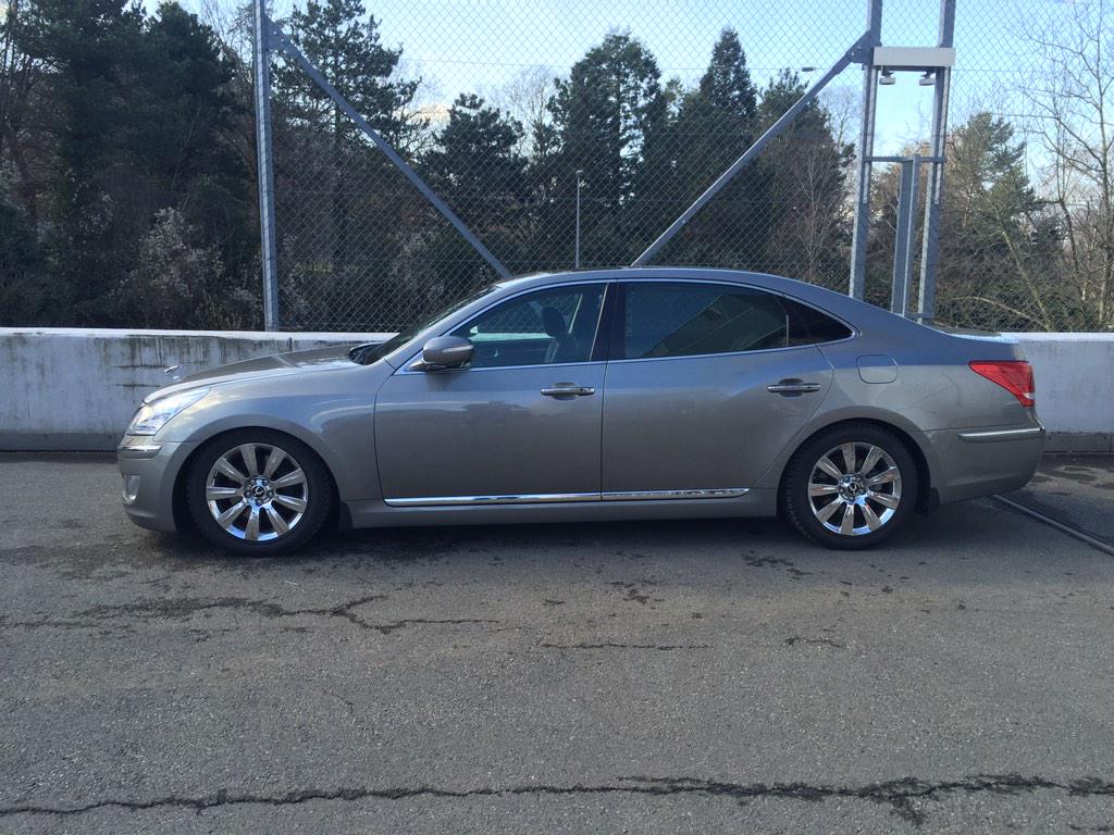 SVoswinkel's tweet photo. Krass tiefergelegter Hyundai Equus - glaub das Pferd lahmt an der Vorderachse #aubi15 http://t.co/KTHGCdsUNp