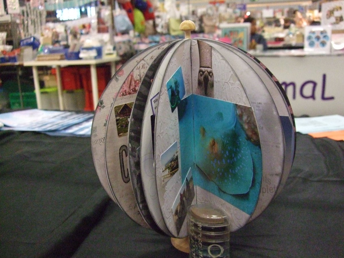 #scrapbol Scrapbol winnen? Kom langs op stand B181 vanaf donderdag, Creabeurs in Den Bosch. scrapbol.nl