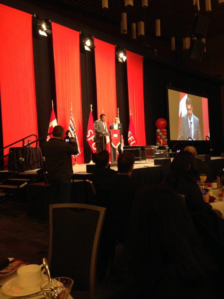 MedRayImaging's tweet photo. @FarhanLaljiTSN @SteveNash getting ready for the #gatheringoftheclan key note speaker #canadianicon http://t.co/asNdC0jXXY