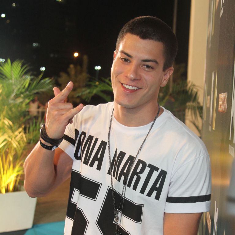 danielleeNeta's tweet image. Olha a Diferença!