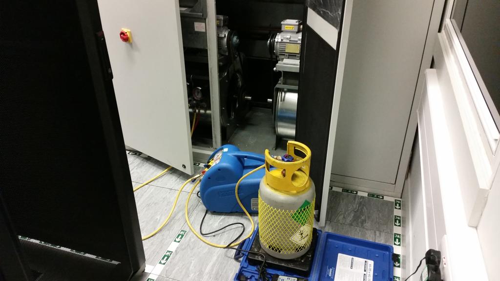 deano2400's tweet photo. @AiredaleAC #DownFlow Expansion Valve replacement #CRACUnit http://t.co/zAS4BVeGkS