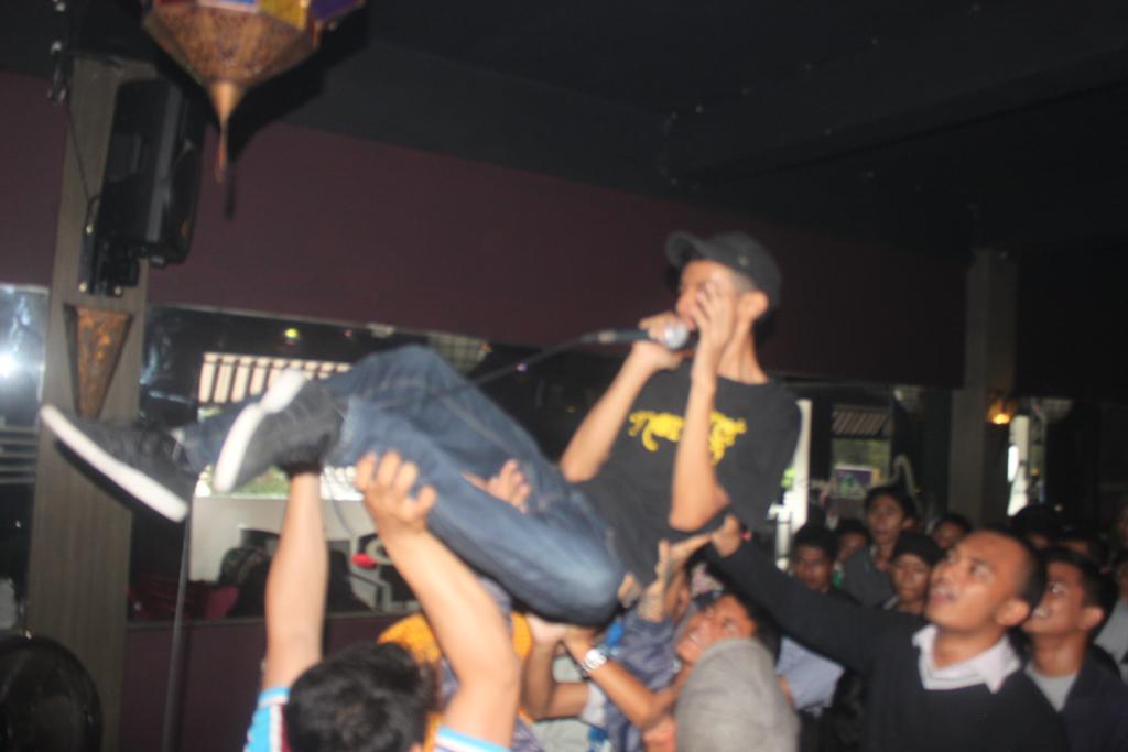 <a href="/The_Suspender/">The Suspender</a> 
<a href="/RSFsolo/">People Of Solo</a>
#TheJourneyContinues 
1 Maret 2015 at Chillax Lounge Solo