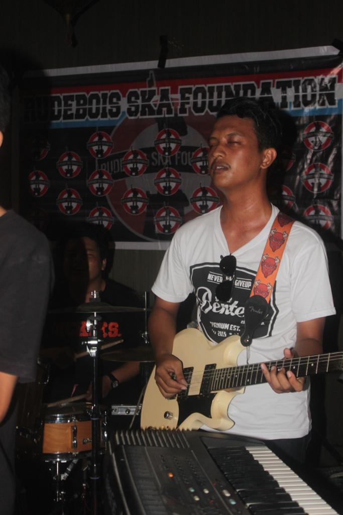 <a href="/SkaturnusSolo/">SKATURNUS</a> 
<a href="/RSFsolo/">People Of Solo</a>
#TheJourneyContinues 
1 Maret 2015 at Chillax Lounge Solo