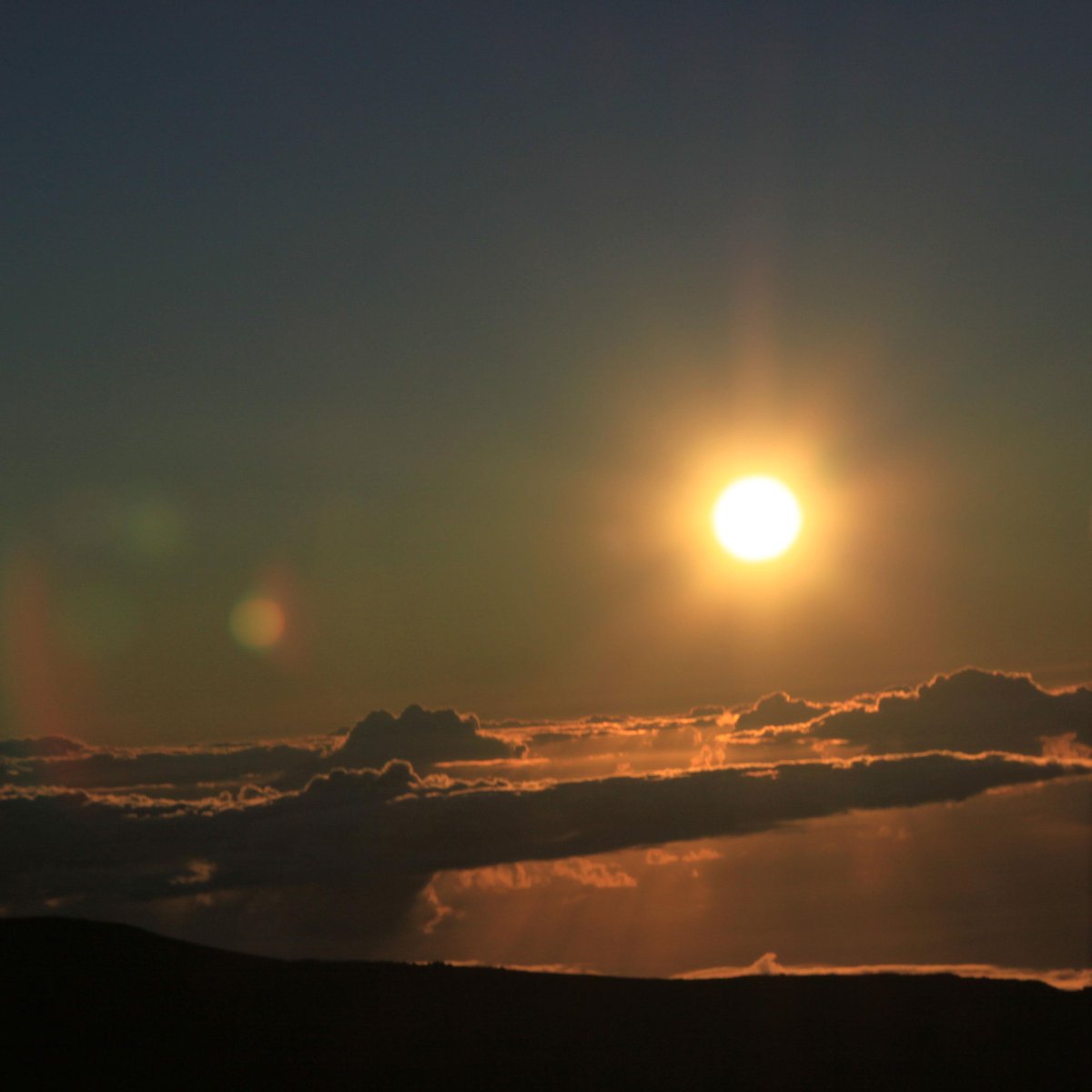 Breathing the sunrise from above the clouds. #MaunaKea #Hawaii #SunDays #NoLightNoLife