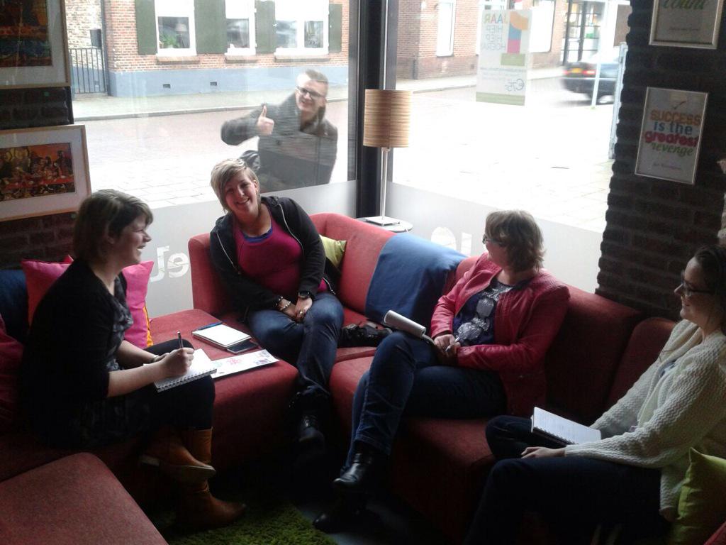 Hier wordt druk gebrainstormd over een super gaaf plan dat wij op de markt gaan zetten... Wij zijn al enthousiast!