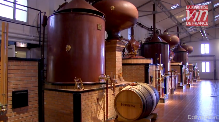 Cognac : comment est-il élaboré ? larvf.com/,cognac-eau-de… "Le distillateur doit capturer l'âme du vin"