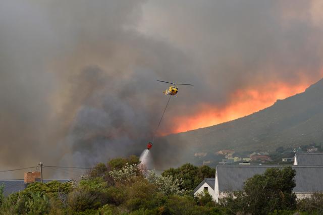 Check out great pics by Marcel Habits on Betty's Bay fire in overstrandherald.co.za gallery @overstrandnuus