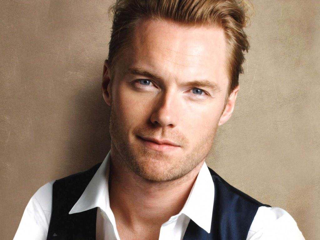 Hoy tenemos que felicitar a Ronan Keating, nació en Dublín en 1977. Happy Birthday    . 